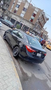 سياره كورولا موديل 17 طخطخات بها يعني حزام عندي نواقص فيها شيء قليل مك...