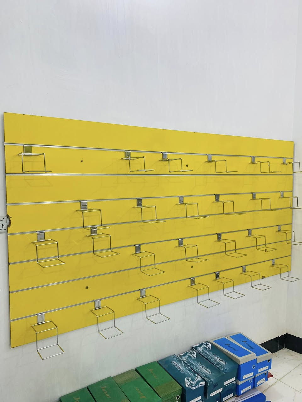 للبيع العدد 4
معه ستدات 
***********
