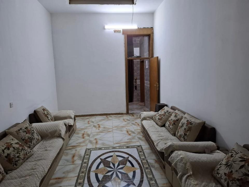 السلام عليكم بيت مساحه ٥٠٠ متر قرب عمود ١٠٥ البارون شارع السيدة زينب بيع مستعجل 
***********
