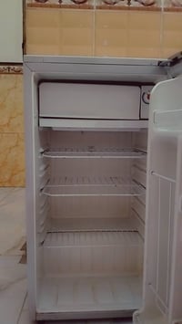 ثلاجة صغيرة • نظيفة جدا