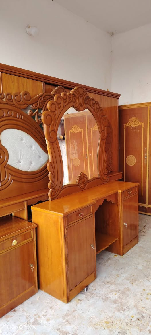 السلام عليكم غرفه كامله ام الخمس بيبان تزقام درجه اولى نظيفه كلش الغرفه جاهزه وكامله اي نقص ما بيها كلها صاج 5 ملم موديل حديث دنق جاوي  السعر 775 وبيها مجال وشامل التوصيل مجاني داخل النجف والشراي يتصل ***********
