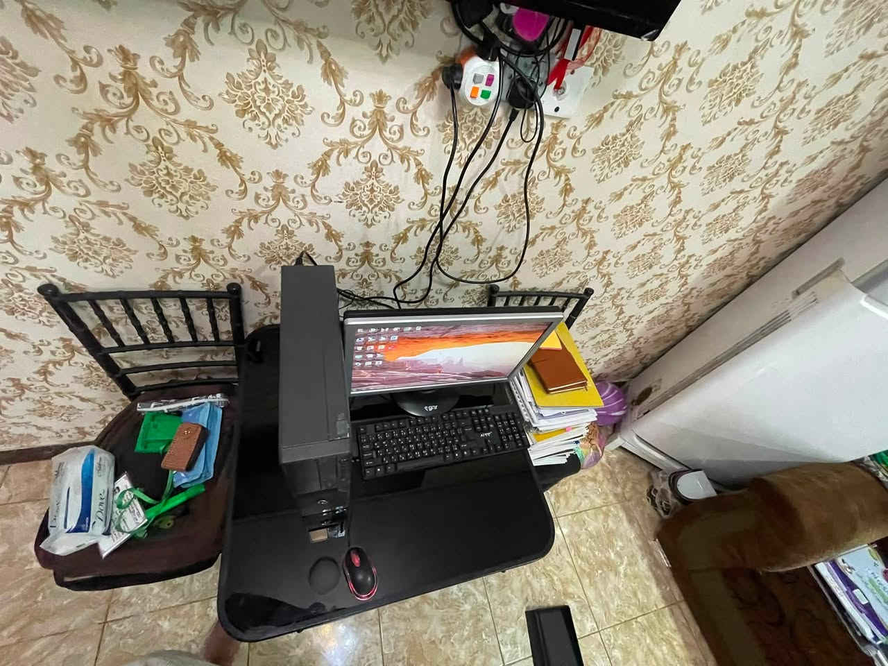 سلام عليكم 🫡 

للبيع حاسبة وكيس 
Windows 7
المعالج Cor i3
نوع التخزين ssd
(كاملة مابيها نقص )
بيها لعبة gta san andreas و Counter-Strike 1.6 و بيس ٢٠١٣ 
السعر ٧٠ الف وبيها مجال 
موجود خدمة توصيل فقط بغداد 🚚 
التواصل 👇 
***********
