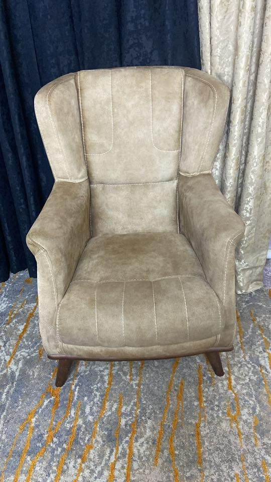 السلام عليكم تخم تركي درجة أولى ٨ مقاعد يصير سرير وبي مخزن مشتري ب ١٦ ورقة نظيف جداً    للبيع بسبب صغر مساحة البيت  السعر ٨٥٠ ألف 
للاستفسار ***********
