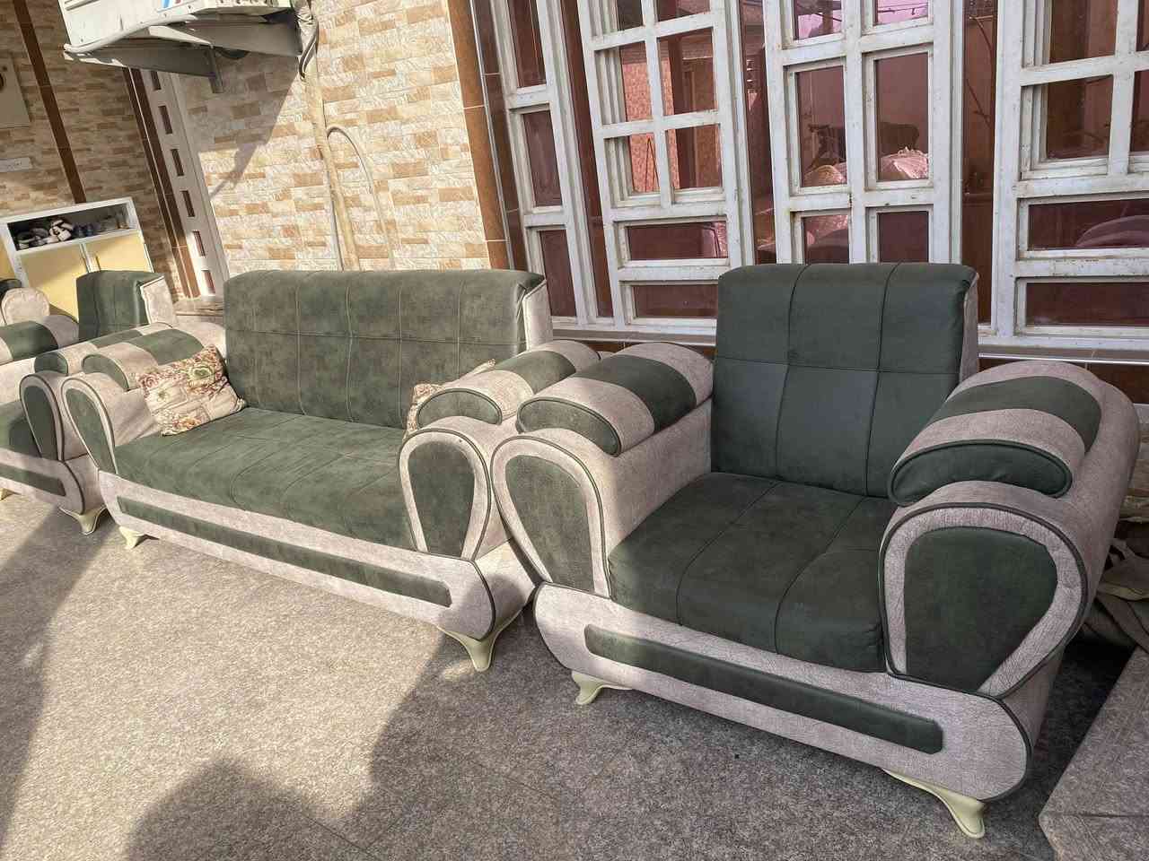 السلام عليكم تخم نظيف يحتوي على كرسيين وقنفتين كبار  وقنفه وسطيه مابي اي كسر والقماش ماله نظيف  السعر 300وبي مجال العنوان كوت اي استفسار اخر مراسله الصفحه او الاتصال بل الرقم ***********
