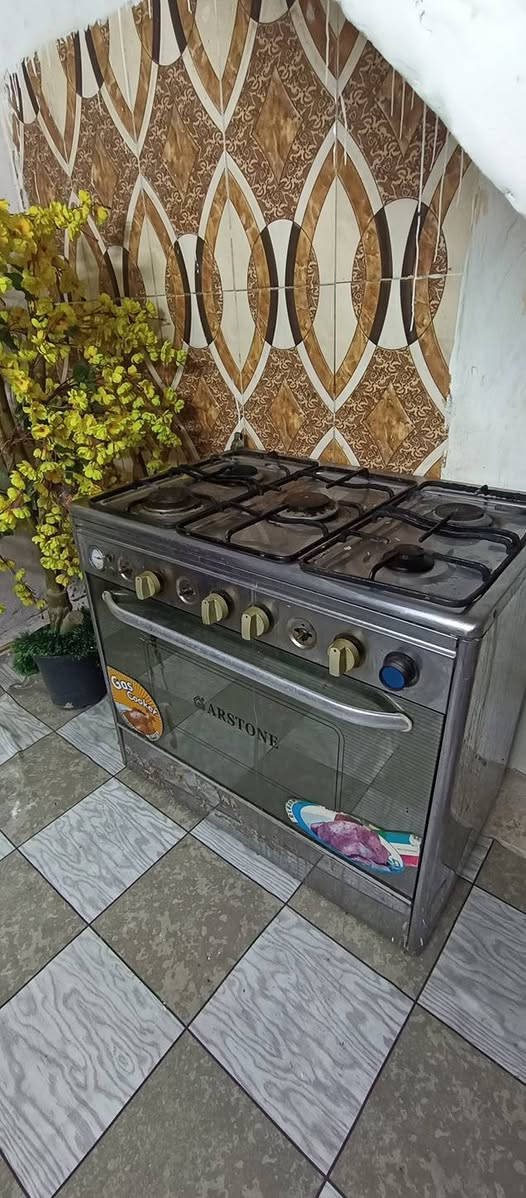 طياخ للبيع عيونه كلهن شغاله فرن شغال فوك وجوا نقصه بس جامه ورجلين ودخن يرادله تصليحات بسيطه  السعر 65الف العنوان البصره قضاء سفوان رقم الهاتف  ***********
