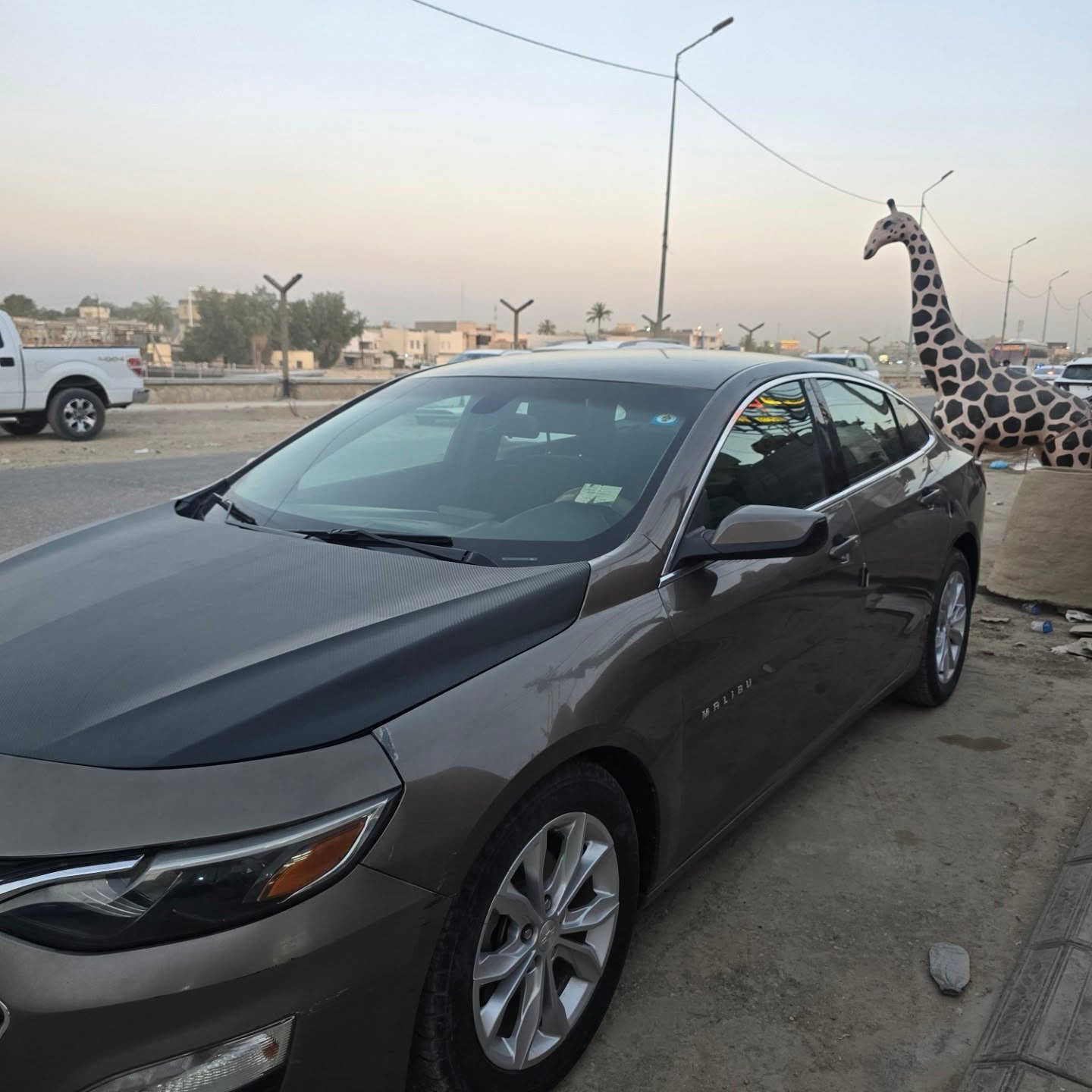 شوفلرليت ماليبو LT
موديل 2020 
رقم بابل بسمي 
تبديل بنيد وبيها بارد بمقدمة الجاملغ 
فول تحكم ستيرن كامره دوارة كشن كهرباء تدفئة كشنات شاشه لمس وبيها بعد مواصفات 
سعرها مناسب علق بتم ويجيك سعرها 
مكانها مركز الحلة حي الصحة 
للتواصل 
***********
