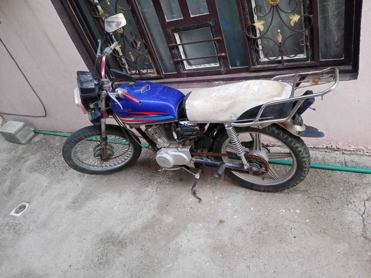 السلام عليكم دراجتين للبيع ازركة تايكر 18بي اوراق بس يرادلة شوية صرف شوفت عينك سعر 200الف وبي مجال بسيط واحمرة سيفان مابي اورق بس يرادلة ترتيبات سع200الف وبي مجال مكاني بعقوبة تقاطع ابي صيدا طريق شهربان ***********
