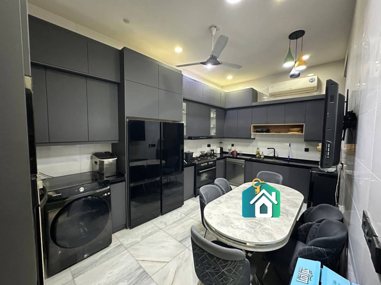 #مكتب_ميثاق_الرحمن

دار للبيع سنة البناء 2024
مساحة 150م واجهة 10م نزال 15م

في شارع فلسطين حي المهندسن محلة 507
شارع عريض موقع هادئ جدأ ثلاث طوابق

موقع . المكتب شارع فلسطين تقاطع الصخره قرب مختبرات النخبة اللاستفسار الاتصال ***********✨***********

نستقبل كافه العروض السكينة والتجارية 🏢🏠

#بيع #شراء #لاارضي #ايجار #تعقيب #معملات #مقاولات #عامه
