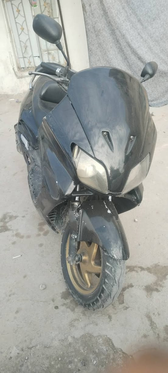 السلام عليكم دراجه فورزه صفر سته للبيع مشكلتها كاعد امشي بيها وطفت ودير سلف عادي تشتغل كامله فول سعرها 300وبيها مجال مكاني بغداد الشعله هاذا رقمي *********** متواجد بكل البرامج♥️🔥،
