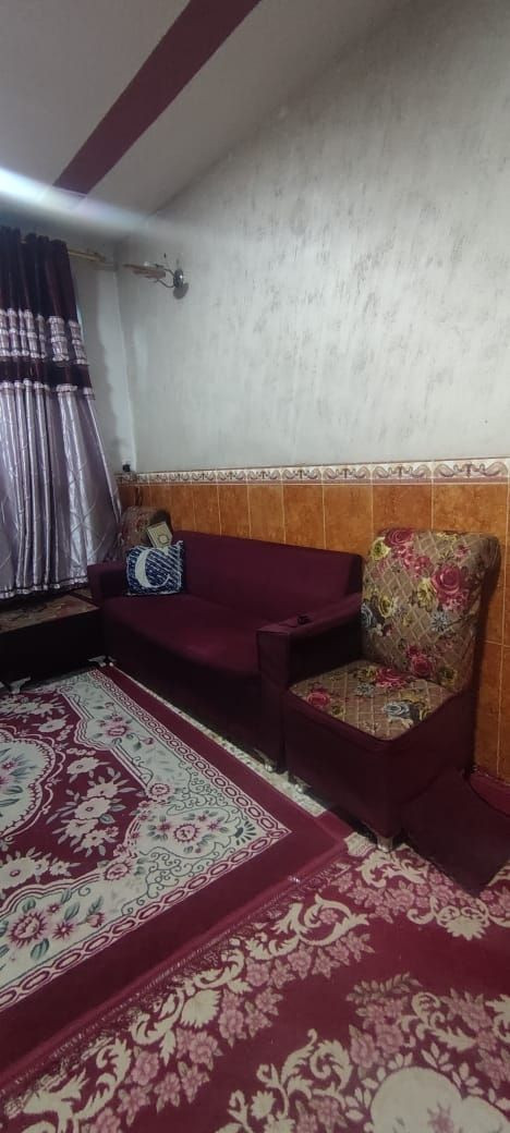 السلام عليكم  اغراض بيت كامله للبيع كاونتر وثلاجه وطباخ مصري ومبرده  وكنتور 3ابواب صاج وغساله سامسونك جديده و غرفه نوم مستعمله كامله وتخم قنفات مثل ماموضح بالصور للعلم الاغراض داخل بغداد للاستفسار الاتصال على الرقم ***********
