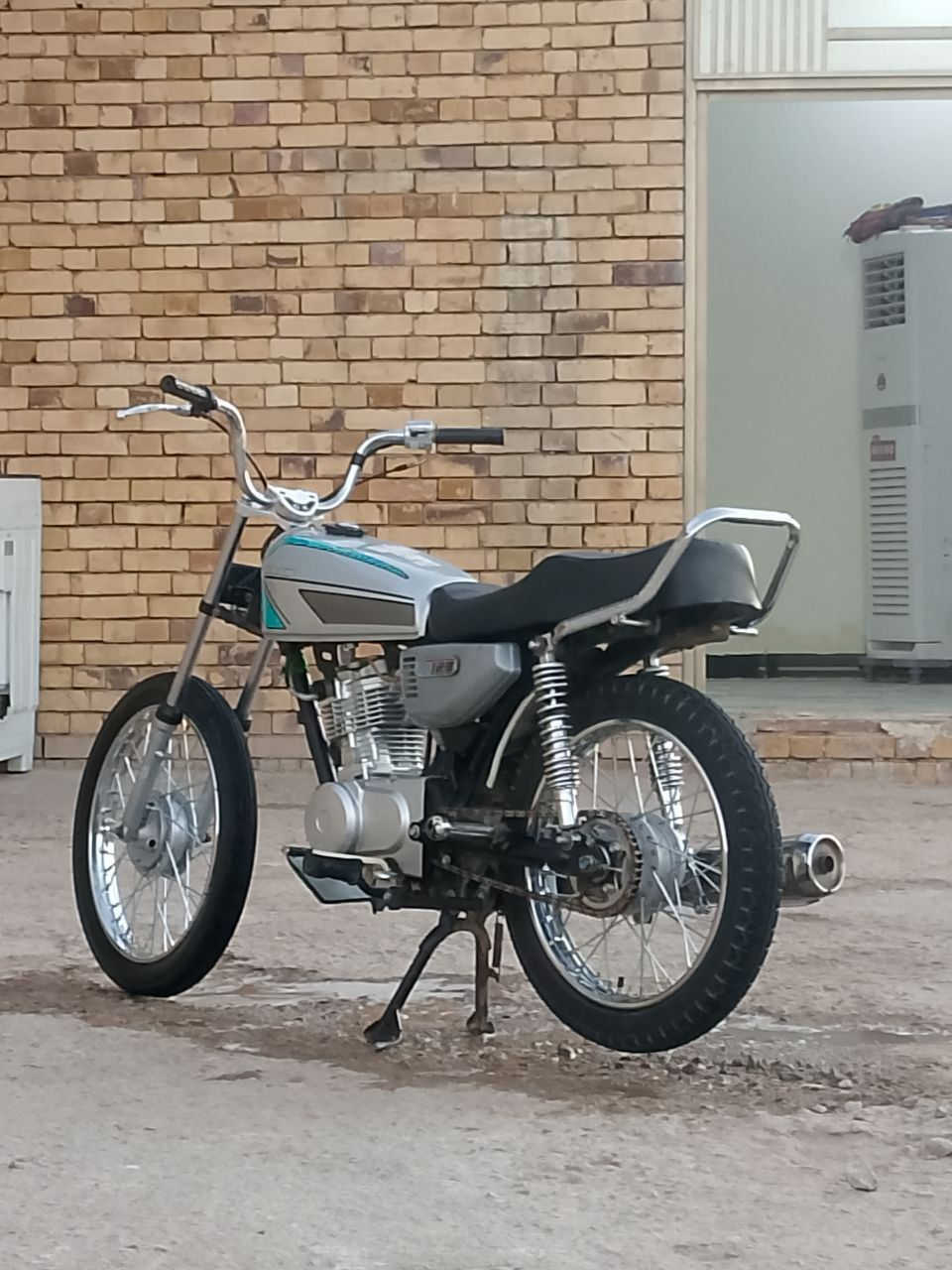 س ع   ( كلك كلك )
دراجه للبيع تعمير شلامجه اصلي ما مفتوح 
شاصي 18 وتعمير كله 25 سعر 550 وبيهه مجال المكان شطره بني زيد.   🔔


**إذا كنت صاحب هذا الإعلان وتريد حذفه لأي سبب، رجاءا أرسل رسالة إلى الدعم الفني**