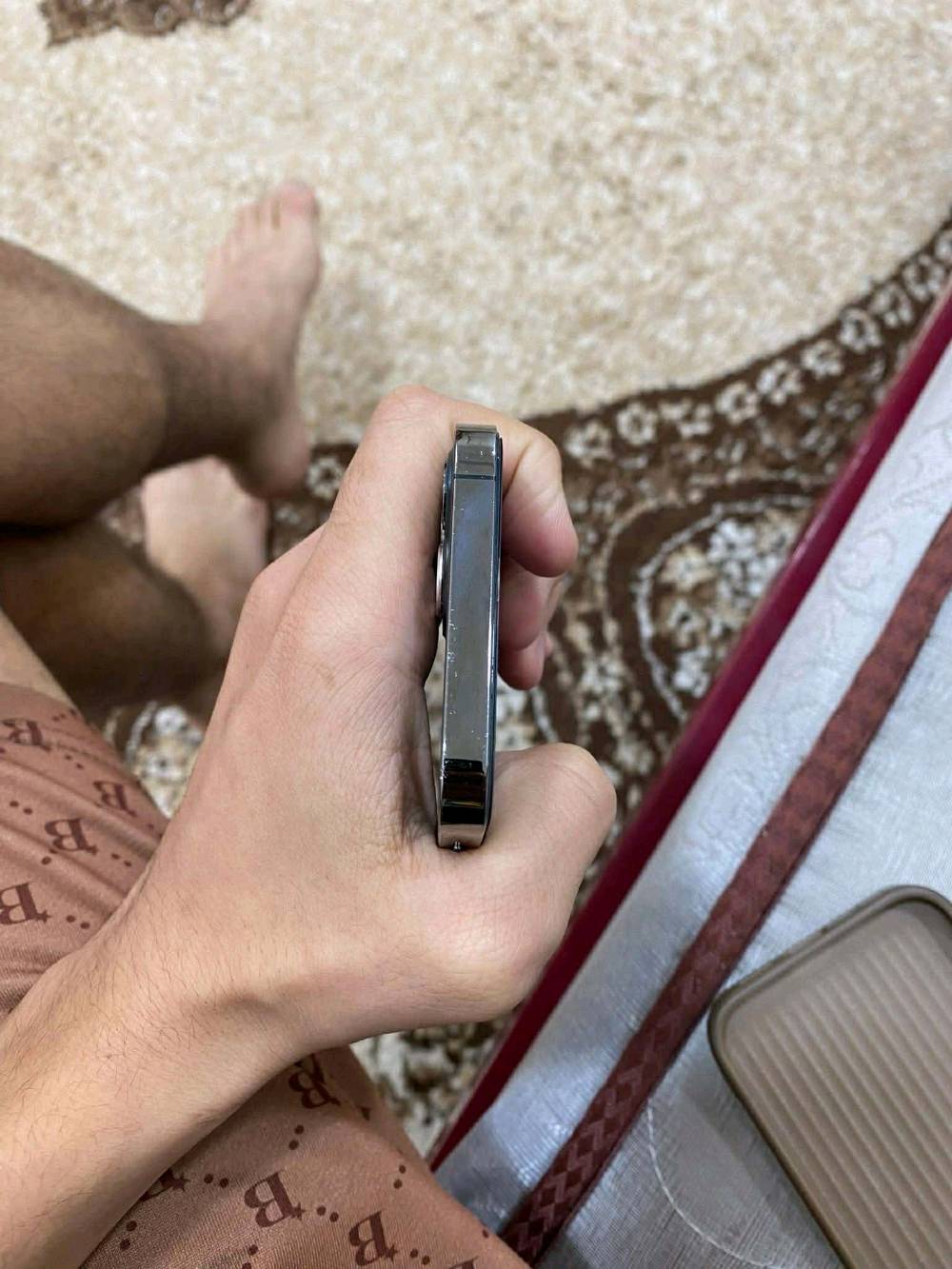 آيفون ١٢برو ذاكره 256 بطاريه 73 جهاز مكفول وتر ممفتوح فقط الظهر مفطور فقط شاحنه ويا 
السعر ثابت لا تعامل بغداد الشعب 