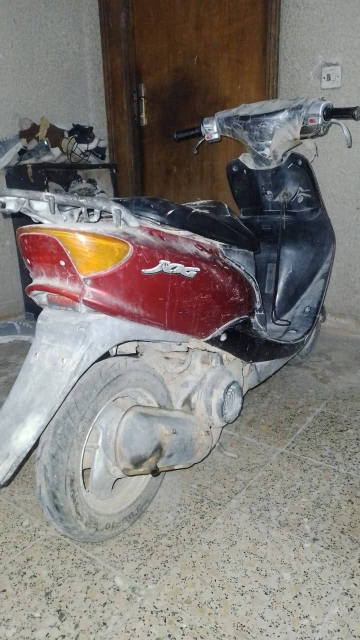 السلام عليكم عندي ثنين عصفوريات واحده مفصخه بس كامله هيه والكفرات ملاته الونه الدراجه المفصخه سوده وعني هاي الدراجه الحمره كفرات ملاته جديده وعطله بس كابريتر مالته تعبان وهيه متروكه من صاله شهرين مامشتغله اجيب ستوته تحملهن وبلعافيه عليك (مكاني) سبع قصور الاوسمه رقم تلفوني *********** او الخاص مفتوح السعر ب٧٥ وبيهن مجال
