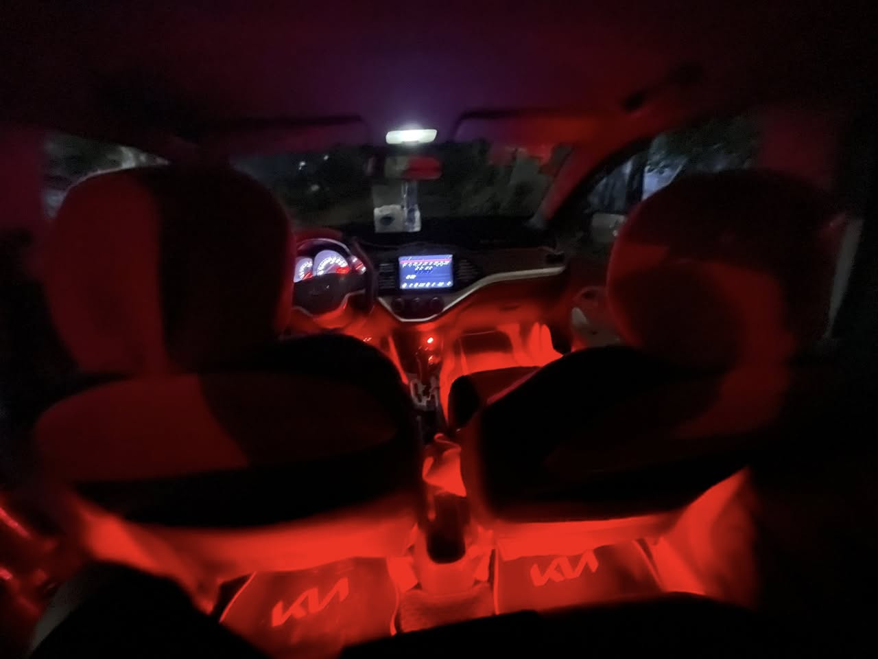 السلام عليكم كيا بيكانتو2012 خليجيه اربعه سلندر١٤٠٠ بدون صبغ ولا ضربه بس اكو شخوط وجراد  ماشيه ١٧٦ السياره مابيه نقص ابد وكلشي شغال وحداديه وصدر جديد وتبريد ثلج سعرهه٧٦ وييه مجال قليل للشراي للاتصال ***********للتوضيح رقم السياره مميز
