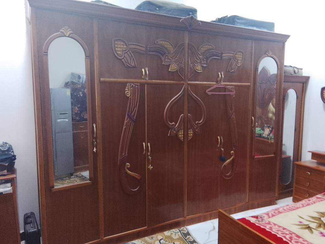 غرفة نوم للبيع مع ملحقاتها+ثلاجة
غرفة نوم تزگام درجة أولى أخشاب مؤسسة ديكورات 
مع ملحقاتها (ميز تواليت+ زاوية بمرأة +كنتور ٦ ستة باب مع ملحق و تاج مع مري بالأبواب )
بوفية طويلة أربع بوب مع مجر عدد 2
بوفية قصيرة بابين أم المعرض
ثلاچة/مجمدة ياباني بابين طول 3 قدم عرض 4 قدم
السعر المطلوب مليونين ونصف وبيها مجال 
محافظة ميسان/قضاء العمارة /الجمعيات شارع 20

***********

*********** عمارة, ميسان
