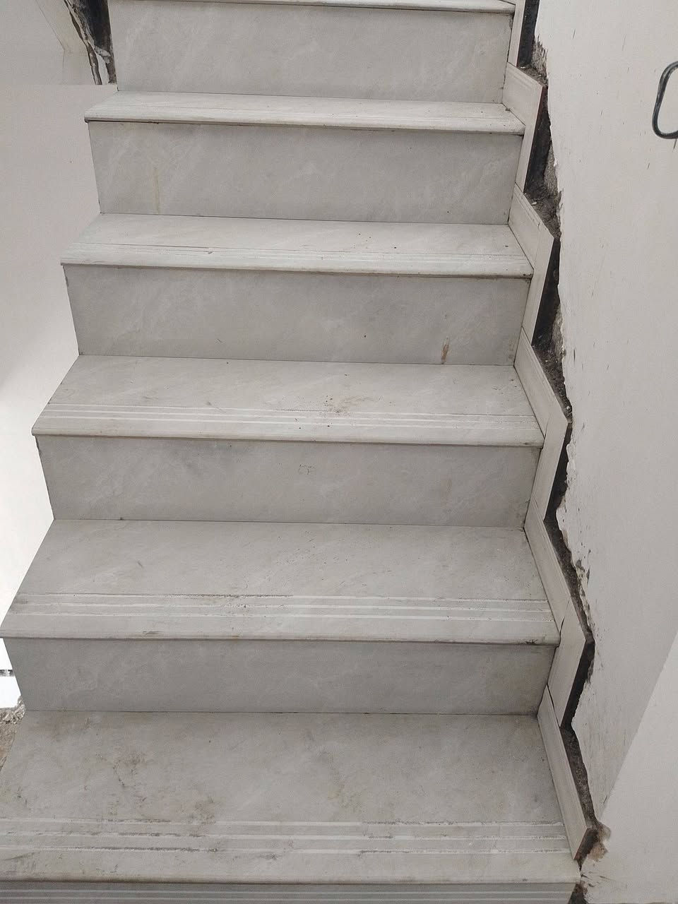 سلام عليكم خلفه سراميك جداري وارضي تطبيك بيات تطبيك فرشي ترميم كافه بيوت قديمه تطبيك بورسلين لوح بنواعه من كربلاء متفرغ حالين اتصال على أرقام غير متواجد على فيس ***********//***********
