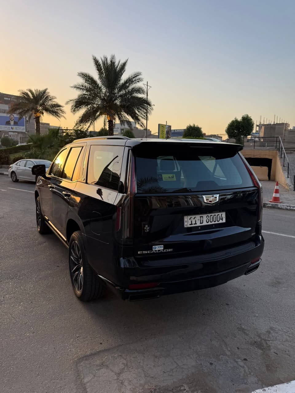 للبيع 🚘
كاديلاك اسكاليد 2021

طلب خاص – وكالة منصور اسبيرسو

🔹 اللون: كحلي على سواد (الوحيده بهذا اللون من وكالة المنصور)

🔹 ممشى: 73,000 كم فقط

🔹 فول مواصفات (اسبيرسو طلب خاص)

🔹 كشنات أمامية مع خاصية المساج

🔹 صيانة وكالة منتظمة وكاملة

🔹 جهاز فصل 4 سلندر لتوفير الوقود

🔹 السيارة بحالة ممتازة جداً ولا تحتاج أي مصروف

المواصفات:

✅ سقف بانوراما

✅ شاشات خلفية للركاب

✅ ثلاجة وكالة

✅ أبواب شفط

✅ تشغيل ودخول ذكي (بصمة)

✅ كاميرات 360 درجة

✅ سونار أمامي وخلفي

✅ رادار وأنظمة أمان متقدمة

✅ مثبت سرعة ذكي

✅ نظام Super Cruise

✅ تبريد وتدفئة للمقاعد الأمامية والخلفية

✅ نظام صوت AKG الفاخر

✅ شاشة عدادات وشاشة وسطية كبيرة

✅ جنوط وكالة

✅ داخلية وكالة نظيفة جداً

وبعد مواصفات هواي متنذكر

ملاحظة:

يوجد ضربة سابقة بباب الخلف جهة الصدر وتم إصلاحها بالوكالة بشكل احترافي، وجميع صور السونار والتفاصيل متوفرة للجادين.

السيارة استخدام شخصي، بحالة ممتازة جداً، وما ناقصها أي شيء نهائياً، جاهزة للفحص بأي مكان.

للجادين فقط

السعر ٦١ الف دولار بدون الرقم اذا تريد الرقم نتفق عليه وبيها مجال
للاستفسار ***********
