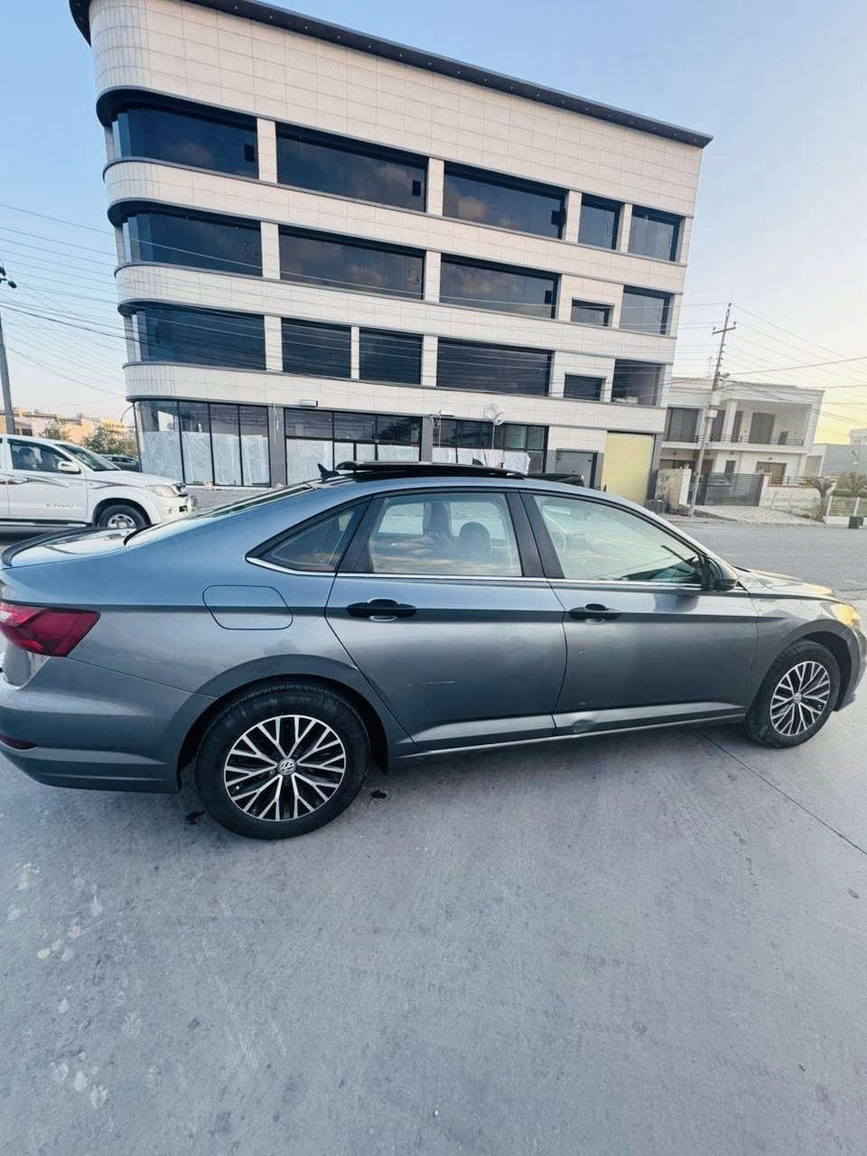 جيتا موديل 2021 
 مواصفات SE+فول 
ماشية 132 الف
گير محرك تحويل شرط 
ارباگات سیستم 
سيارة قطعة و نص صبغ 
صور سونار موجود 
رقم اربيل جاهز بأسمى 
سعر 145$ و مجال

واتساب
***********
