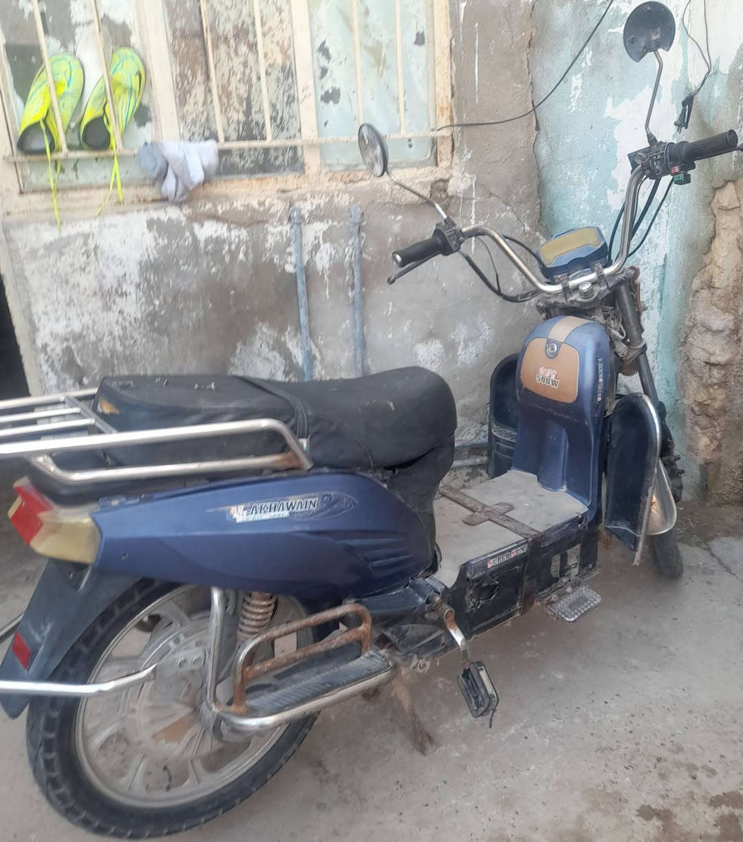 السلام عليكم دراجه شحن الاخوين نضافه كشر ٦٠% بطاريات جدد تخم شديتهن الشهر العاشر مع شاحنه اصليه بسعر مناسب بيع مستعجل  ٢٢٥ الف وبي مجال بسيط المكان التاميم القادسيه الأولى قرب شارع النخيل للتواصل عبر الصفحه او على الرقم ***********
