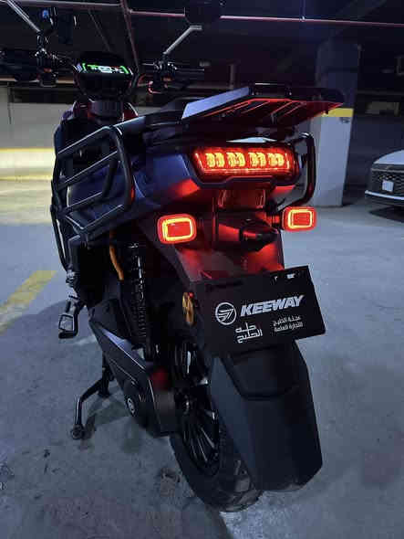 دراجة شحن اباتشي براند keeway من عجلة الخليج 
جديده لوك اخت الزيرو 
شخط ما بيها
1- ملف 2000w
2- ست بطاريات ليثيوم 32 امبير 
3- السرعة 70 كيلو 
دراجة بحالة ممتازة ومابيها نقص تشغلها وتنطلق 
للتواصل خاص او*********** العنوان السيديه
