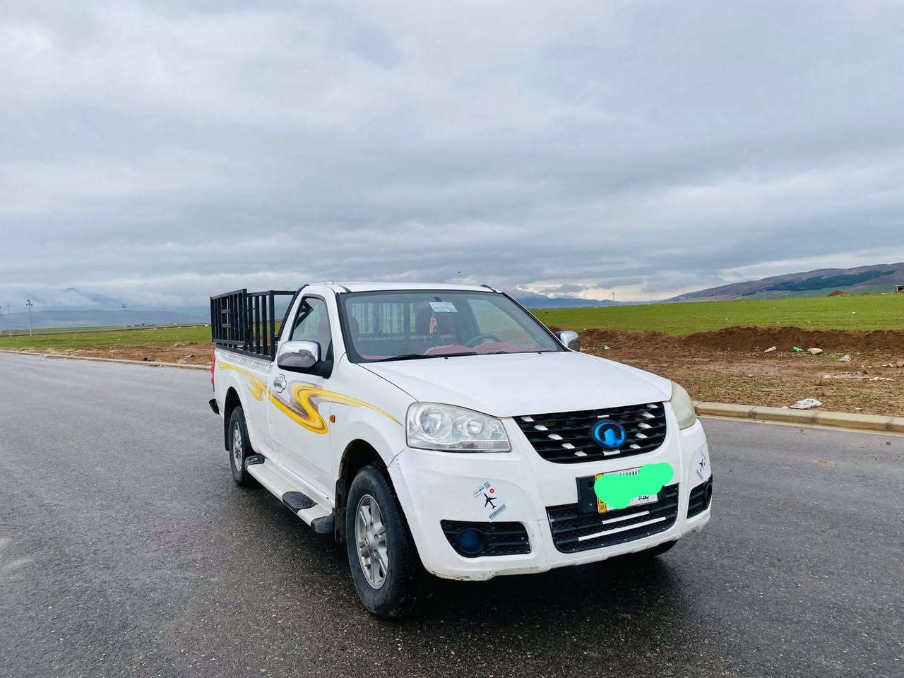 السلام عليكم سيارة كريت ويل للبيع موديل 2016كير محرك اكسن شرط تايرات جديد تدفيه تبريد شغاله رقم بغداد السيارة بدون صبغ   مكان السيارة زاخو الشرأي يتصل عل هذا الرقم ***********
*********** زاخو, دهوك
