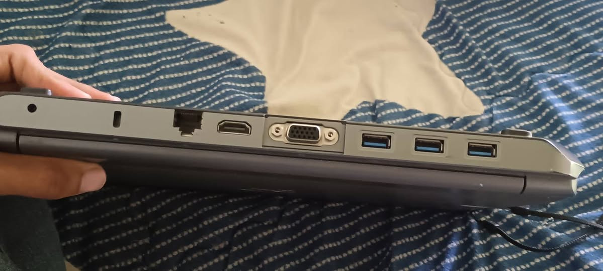 السلام عليكم ورحمة الله وبركاتة حاسبهFUJITSU للبيع بيها كسر ب شاشه اي تأثيرات ع نمس
او حركه كلش ماعليها تنمس عادي اي ثكل مابيها 
المعالج: Intel Core i3-1115G4.
الرام: 8 جيجابايت.
الهارد: 256 جيجابايت SSD.
الشاشة: 15.6 بوصة FHD.
السعر 325وبي مجال


**إذا كنت صاحب هذا الإعلان وتريد حذفه لأي سبب، رجاءا أرسل رسالة إلى الدعم الفني**