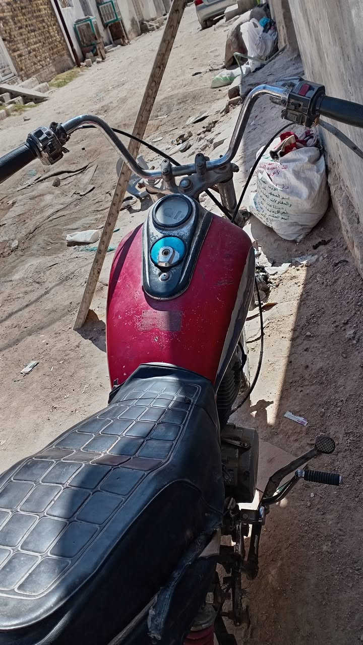 سلام علليكم
دراجه جونده البيع   عندي بس مكاتبته وراقه ضايعه 

محرك فول شلعه

هندر واحد تشتغل

صلانصات يردن شد وكشن

فقط مال واحد ع باب الله

مكانه نجف حي ميسان 

سعره ***********
