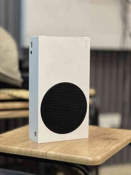 سلام عليكم 
سريس اس 512
لا مفتوح ولا مصلح ومستخدم قليل 
للبيع او مراوس ب بلي 5
وياه الكارتونه مالته 
السعر 330 وبي مجال قليل
مكاني بغداد مجمع بسماية 
وهاذه رقمي ***********
