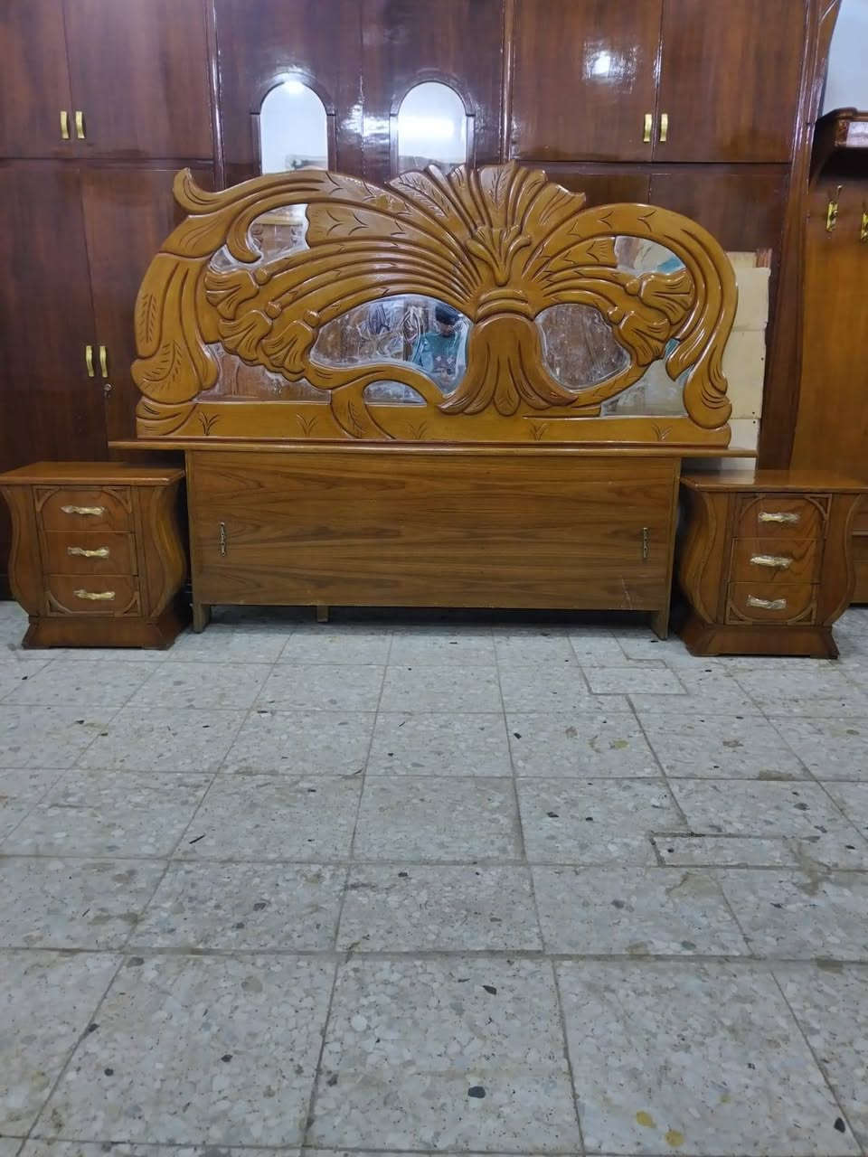 غرفه 6 باب ملحق صاج داخل وخارج ضهر جرجوبه شغل درجه اولى مستعمل موديل سندانه بغداد الأمين الثانية ***********
