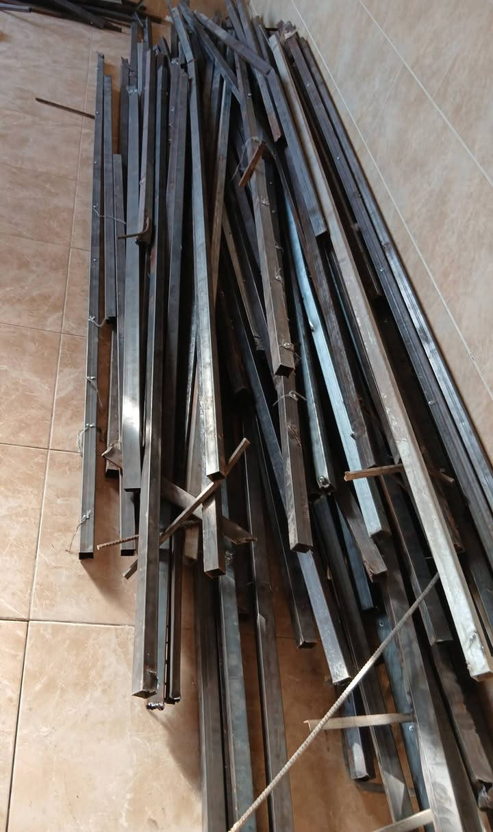 اسلام عليكم حديد شخاط نضيف
قياس من 2متر لل4 سعر المتر 1000دينار 

***********
