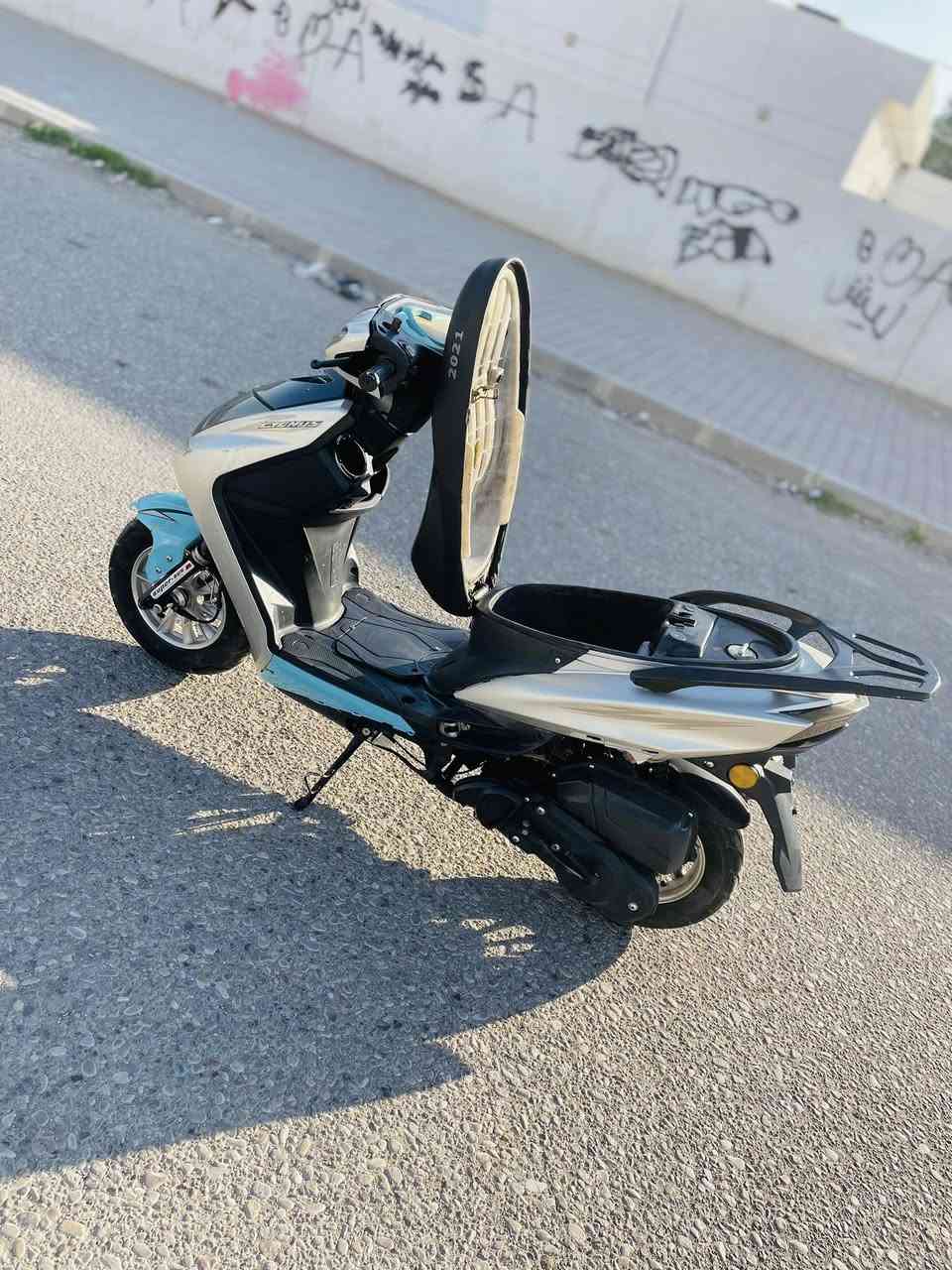 سلام عليكم ماطور ماكس سكنس موديل2021مكينه بشرط لأصرف لا بخار ناعمه مابيه عيب محرك 150كفراتها نظيفة شاصي بشرط نكره سلف وهندر كهربيات كامله 
‏مابي لحيم ماكينة خرساء ما تسمع صوتها دبل كل شغال البيع سعرها 325 أوللمراوس ايش عندك نزل مكان كركوك حي النصر هذا رقمي ***********
