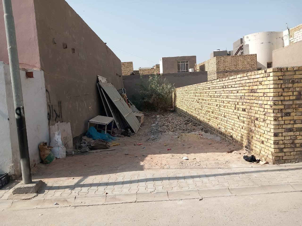 السلام عليكم عرصه للبيع المساحه 100 متر واجه 5 صافي ونزال 20 العنوان حي الامين الاول نزله صيدليه الغد مقابيل مكتب مرام للعقار تبعد عن الشارع 130 متر ملاحظه العرصه عالشارع الرئسي وليست بفرع التواصل ع هذا الرقم اتصال *********** و *********** واتساب
