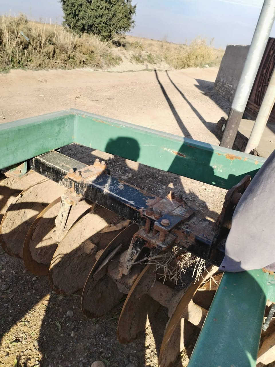 سلام عليكم دسك ترموز باب الاول حجم 20 نضيف كلش وكاروضه تبن للبيع مديل 18من غير عربانته رقم ***********
