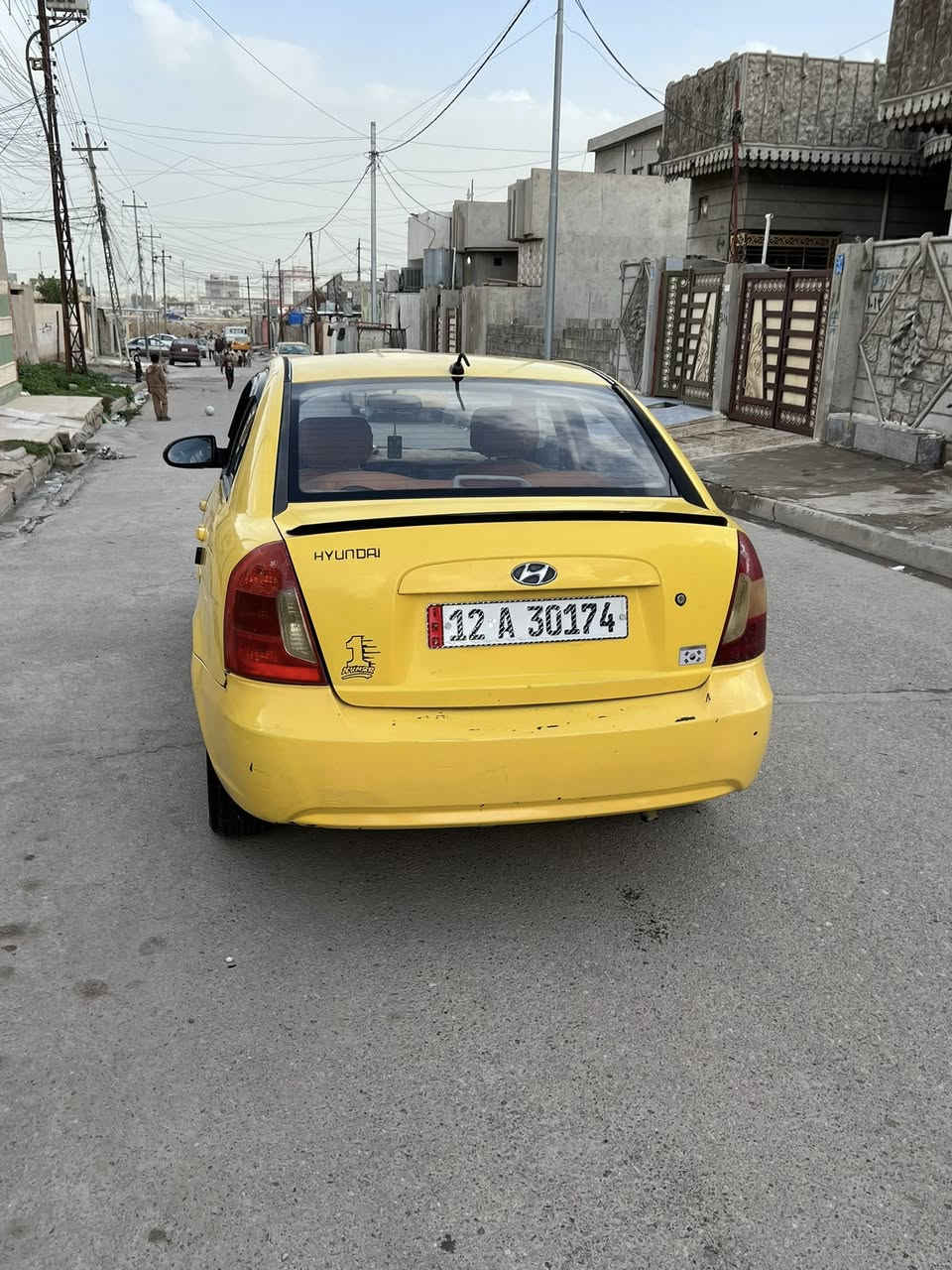 السلام عليكم
اكسنت نينوى 2009 باسمي تحويل ثاني يوم 
مكينه 16 جديده  كير توماتيك 
دوشمه جديده
تبريد شغال 
 هيئه وغرامات صفر
 كابون بنزين بيها
 الضرر  ضربه بالجاملغ الخلفي 
***********
