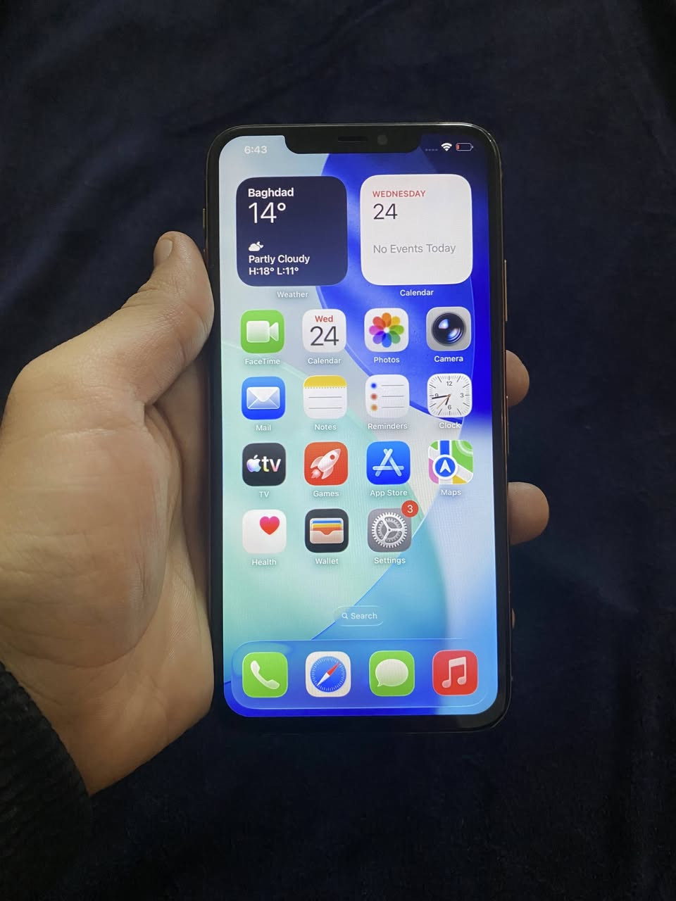 11 برو ماكس 
ذاكرة 64 
بطارية 100🔋
تك سيم 
نموذج M
نظافة 99%
مبدل شاشه نوعية مضبوطه 
فيس ايدي واكف 
سعرو 200 الف بي مجال 
خاص أو اتصال ***********
