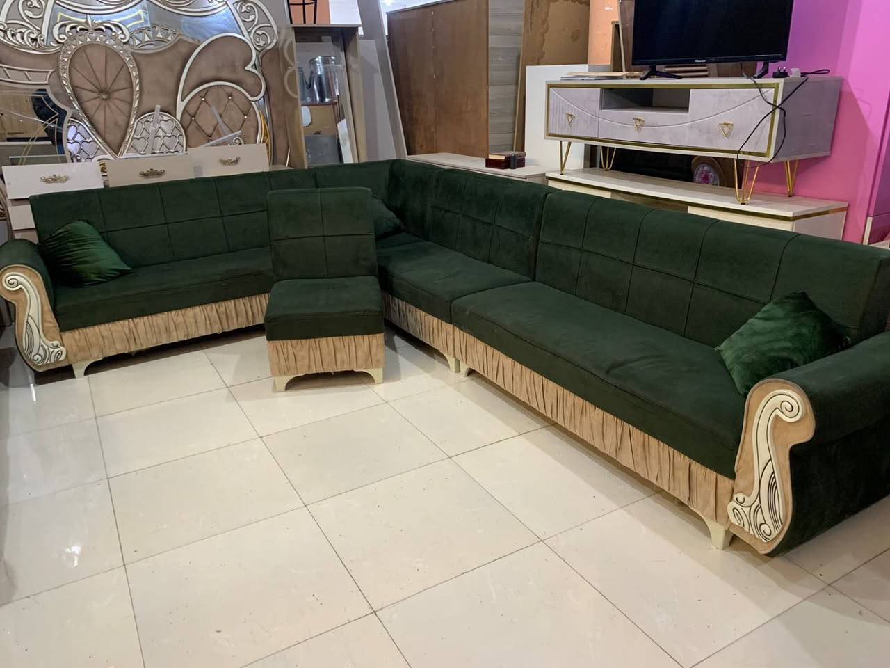 ديوان ١٠ نفرات للبيع سعره ١٤٠ الف 
العنوان /  سرجنار شارع ابو سناء مجاور فندق برج الحياة بالضبط للاستفسار الاتصال 
***********
 واتساب ***********
