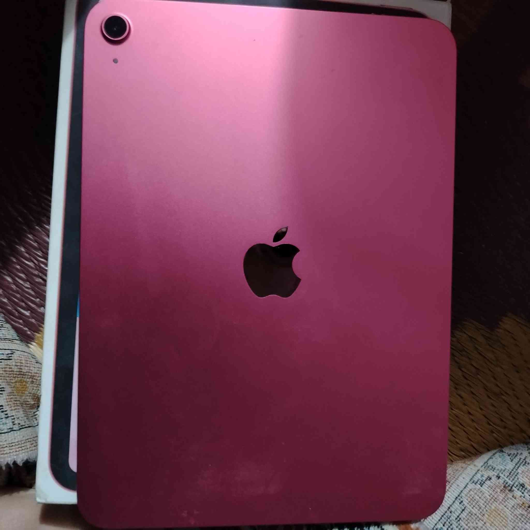 السلام عليكم  ايباد 11(A16) الذاكره（128GB) مستعمل شهرين البطاريه 98 نضيف مابي اي شخط السعر400 للتواصل. ***********
