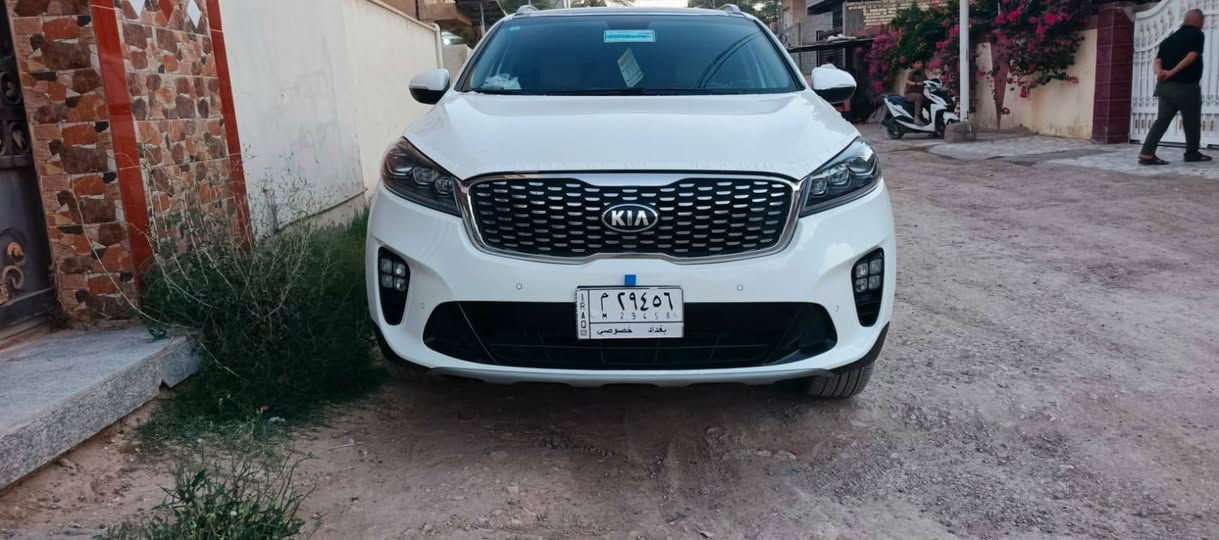 السلام عليكم للبيع كيا سورنتوا 2019 
فول مواصفات 6سلندر 7راكب رقم بغداد 
3قطع تبريد فور يل بنورما سايد بريك بصمه كشنات تدفئه تبريد والخ..... 
السياره جديده بالكارتون بعده بفابلون الشركه مكفول من شخط ومن الرصعه ومن كلشي حتى الدعاميات مكفولات من الشخط فقط بيه ملاحظه بسيطه ماشيه ٦٥ الف 
مكان السياره /بابل / المركز 
السعر 243 وبيه مجال 
للاستفسار ***********
