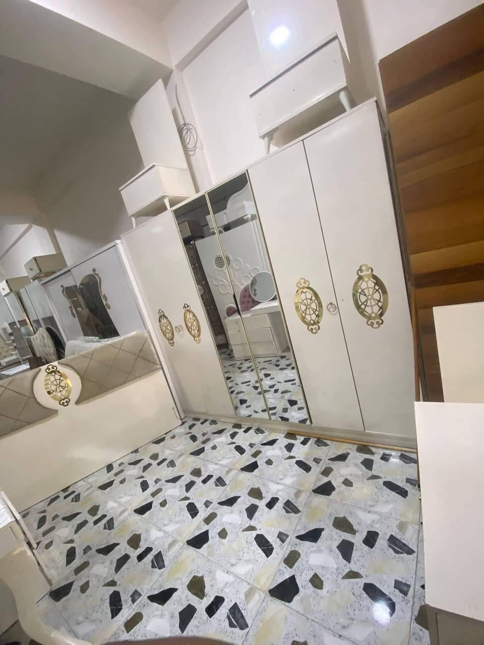 السلام عليكم غرف نوم اللبيع من 300 إلى 500
*********** متواجد عل واتساب
