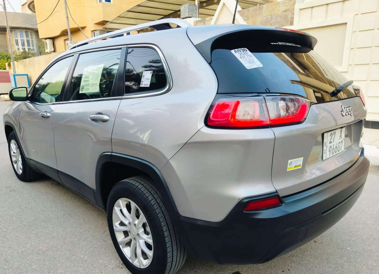 سلام عليكم ورحمة الله وبركاته 
جيب شيروكي بزون سياره ستخدام شخصي عل وضع الشركه سياره بدون حادث  فقط دعاميه وصبغ طرف البنيد باقي سياره مكفوله من الفتح والصبغ والتبديل شرط الفحص سياره حيل جديده مديل 2019  موصفات حلوه بصمه تشغيل عن بعد ويل كب حساسات رادرات منضومه زيون زرع شاشه كامره باقي موصفات معروفه  رقم ذي قار نكليزي سنويه جديده مكان سياره مركز الناصريه قرب مركز شرطه الفداء سعر 130 اتصال ***********
