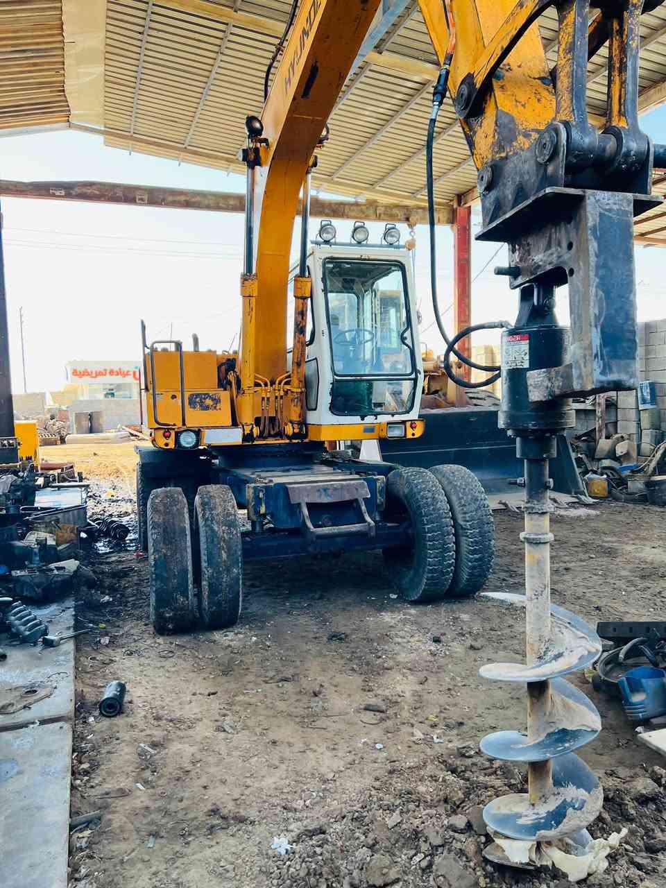 حفاره هونداي 
محرك كمنز 4 سوبر اخو الجديد
دبل مضخه كاوسكي 63 
بدون رقم تكدر ترقمها 
مأسسه نقار 
بم مشي 107 كير اكسلات فول 
خفيف ثكيل ميلان كله شغال 
حداديات راس الجب جدد
السعر 89 ورقه وبيها مجال 
***********
