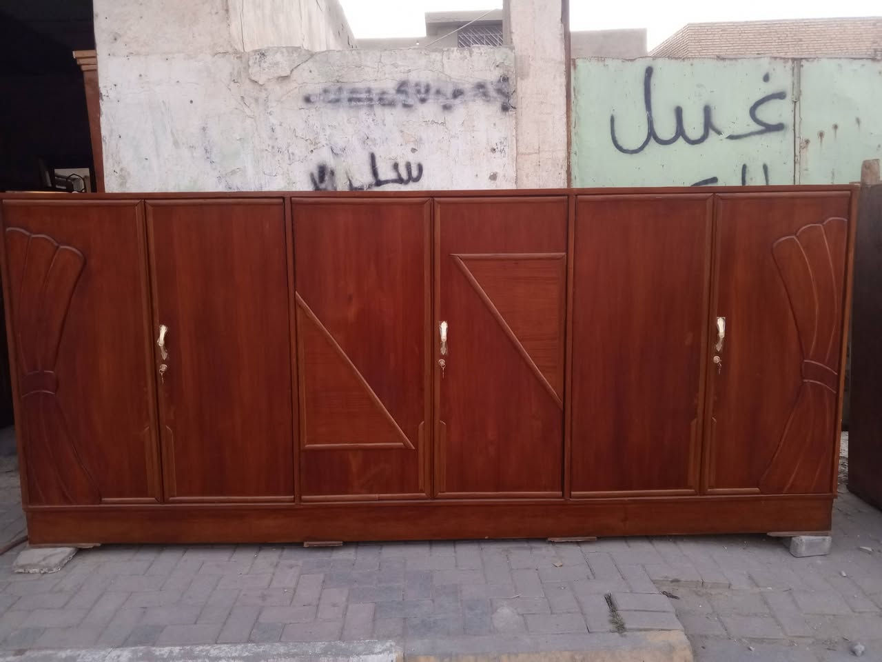 ميز نضد ابو الستة نضيف سعرة 130 عنواني رميثة ***********
