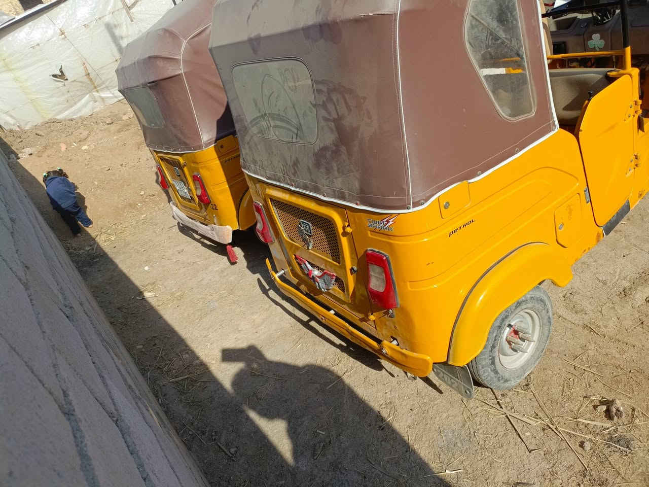 تكاتك عدد ثنين)) تكتك لونين مرقم شوف العين لا تكلي شبيه)) ثنين وعشرين أوراق وكيل سيد خلدون كفاله عامه كلش مكان ميسان الماجديه سعر على تليفون)) ***********
