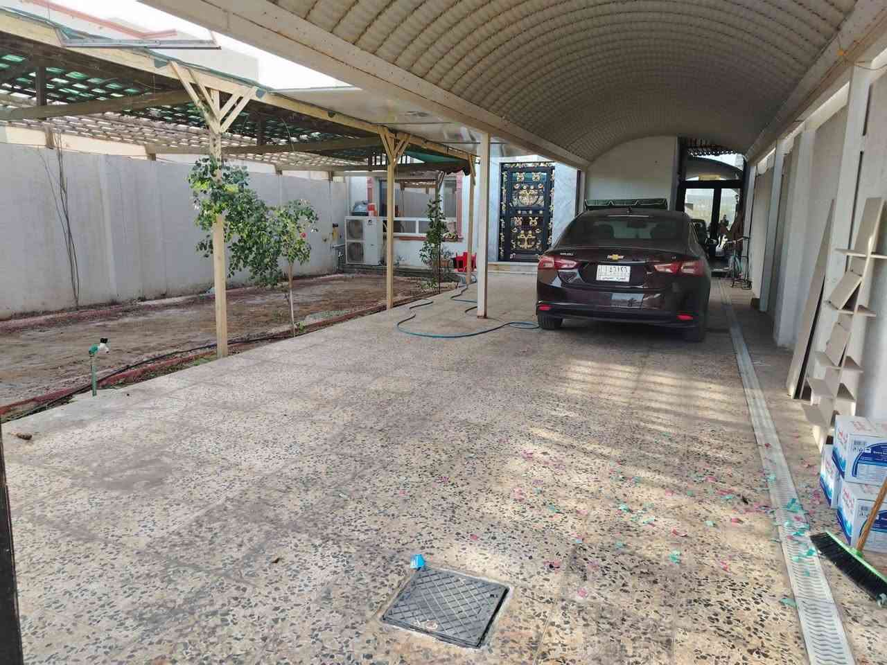 🏠 بيت مميز للبيع داخل مجمع – فرصة حقيقية
📍 العنوان: مجمع الأندلس السكني
🔹 المساحة: 287.75 متر
🔹 الطابو: صرف عرصة
🔹 السند: باسم المالك
🏗️ تفاصيل البيت:
التصميم موحد (كل البيوت نفس الشكل)
المطبخ مفتوح على الغرفة الخلفية
📐 المساحة: 7.5 × 4 متر
الأرضيات مبدلة بالكامل
الحمامات كلها مبدلة
جميع الأبواب جديدة
يحتوي على قمريتين
🚗 كراج واسع على الشارع الرئيسي
يشيل أكثر من سيارتين ركن
🏠 التقسيم الداخلي:
الطابق العلوي: 4 غرف + حمام
غرفة صغيرة مخصصة للغسيل
كاونتر بالمطبخ
💰 يوجد قرض باقي تقريبًا 70 مليون
➡️ يتحول باسم المشتري
➡️ أو يُخصم من مبلغ البيع
💵 السعر : 380 مليون
✋ قابل للتفاوض 
📞 رقم الهاتف: ***********
