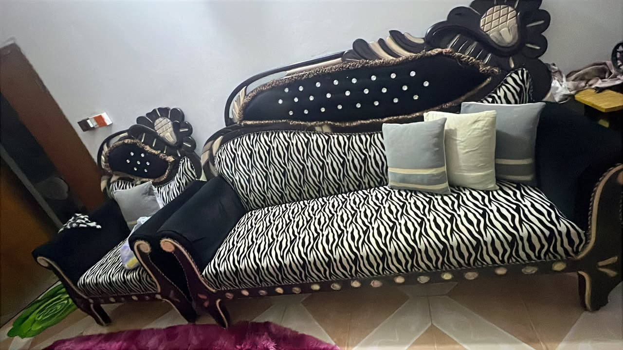 تخم للبيع سعره الاصلي ١٧٥٠ متوازية على بيعته لان عندي انتقال من البيت يحتوي ايضا على كرسي زاوية 
/// ايضا كرسي هزاز مال طفل ابد ما مستعمل مجرد مشدود جان مفصخ بالكارتونة وشديته سعره وية التوصيل صار علية ب٧٠ قيمو واخذو 
للتواصل *********** بغداد حي القاهرة منطقة الدلفية
