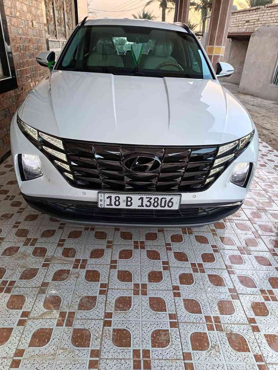 سلام عليكم. توسان موديل ٢٤ مكفوله كفاله عامه فول موصفات واحد على واحد عده البنراما كشنات كهربائي جهتين كشنات جلد  مري شفط حساسات امامي خلفي كامره جبيره دوره سايد ابريك بصه  دشبول لونين  كل الموصفات بيها سياره جديده ماشيه ٥٥سعر ٢٢٥بيه  مجال حك الجيه  ***********
