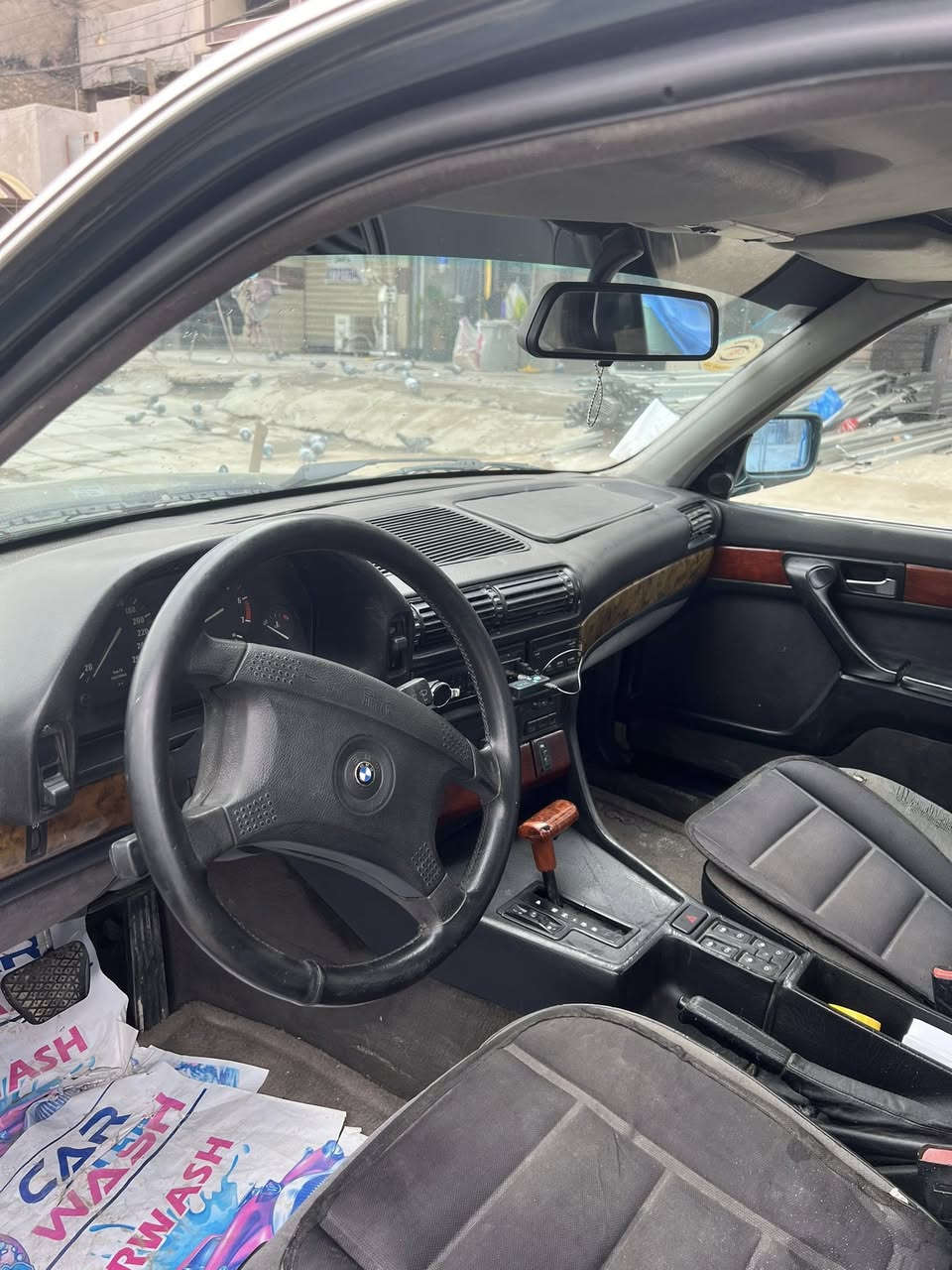 بي ام البيع موديل ١٩٩٤ صبغ جديد بطنه جديده تخم تاير سياره كامله سعر ٦٥ كير محرك مكفول  رقم تلفون***********
