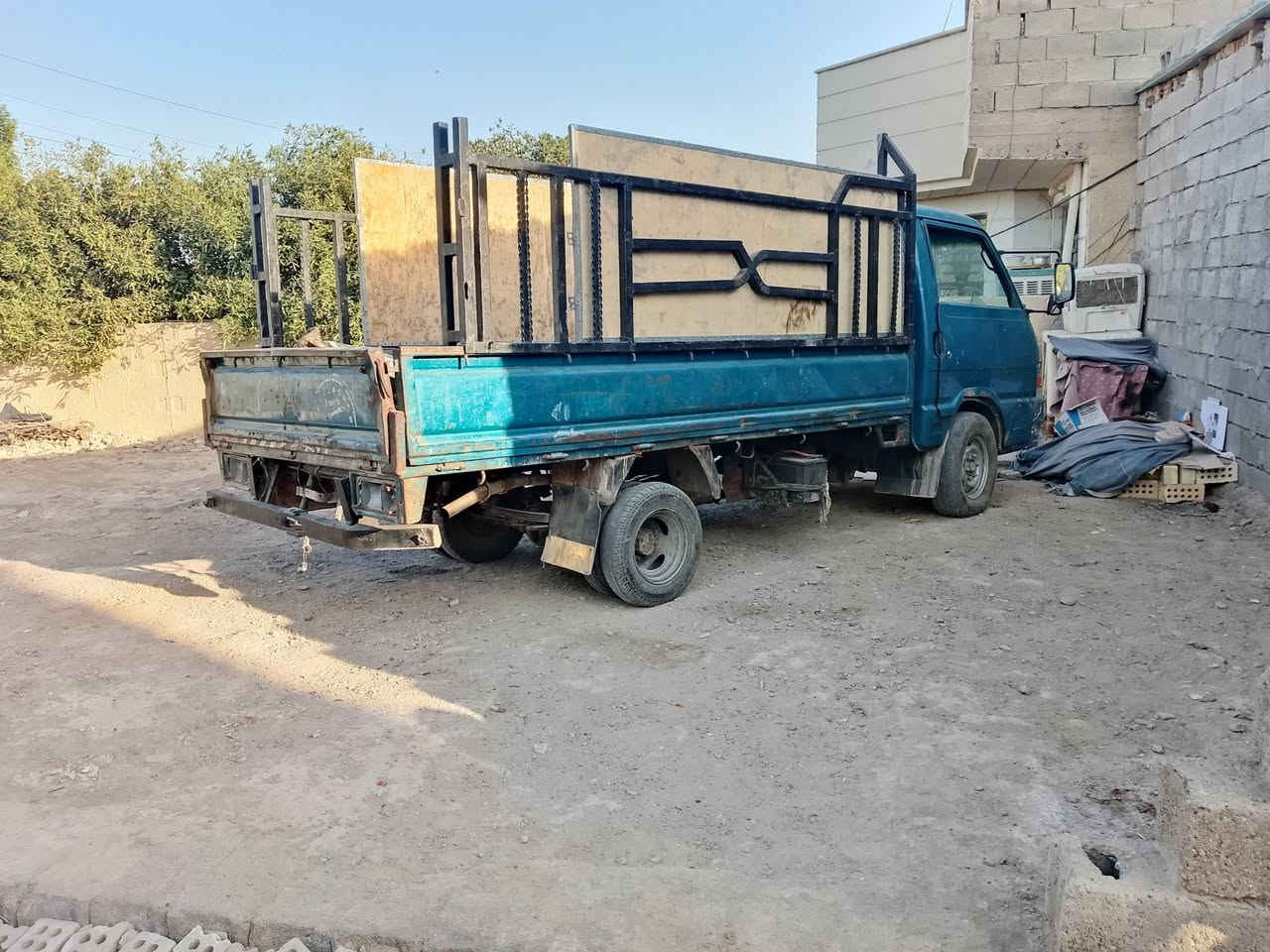 كيا بنكو للبيع مكينة وكير وكسن مكفولات بلادية  سيارة  ادوات السعر 20وبيهه مجال للاستفسار ***********
