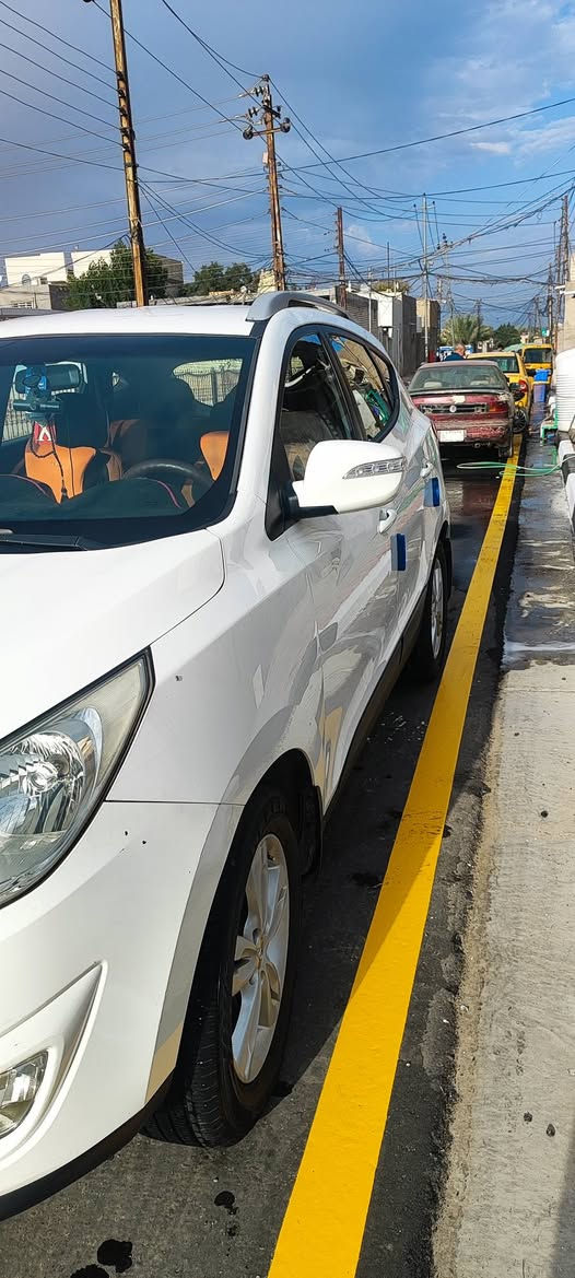 السلام عليكم توسان خليجي 2014للبيع نضيفه بوضع شركه
مكفوله كفاله عامه بيه بس بارد شبر يم قبق البنزين وحافه الكنر جوه الرقم المكينه والكير مكفولات السياره نضيفه خير من الله مال جناي محرك 2000 دوش مواصفات
تحكم كامره شاشه رقم السياره بغداد نكليزي باسمي تحويل مباشر ثاني يوم 
السياره مكانها كربلاء السونار ايظآ موجود
السعر 158 ورقه رقم الهاتف ***********
ملاحظه ما متواجد على الفيس
