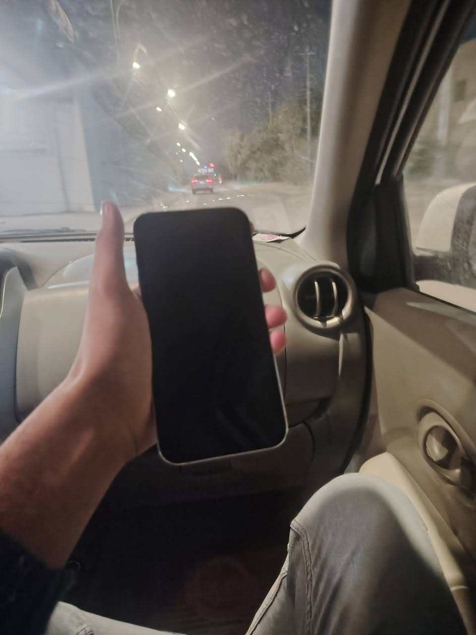 ايفون 12 برو ماكس بصمه وجهك ما تشتغل ظهره مكسور الباقي كفاله بطاريه 77 عربي شرق وسط سعر 350 شراي اتصل***********
